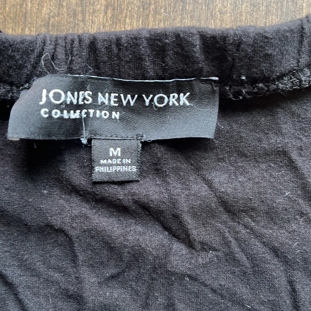 4/$20 Jones New York black t-shirt, swoop neck line, size medium- black - Picture 2 of 4